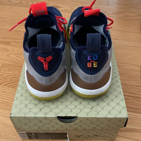 Men’s slightly worn Kobe AD basketball shoes. - Picture 4 of 9